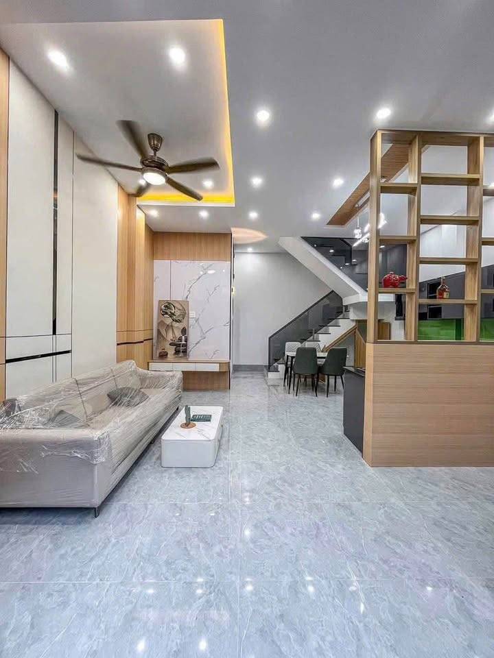 BÁN NHÀ NGAY GẦN CHỢ TÂN BÌNH, DĨ AN, DT 105M2, FULL NỘI THẤT, THÔNG TIN SỔ SÁCH ĐẦY ĐỦ