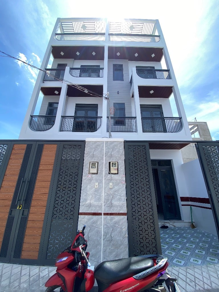 NHÀ 4 TẦNG ĐẸP LONG TRƯỜNG – 68M² (4x17) – 4PN – Ô TÔ VÀO NHA - 6TỶ5