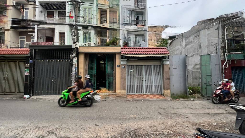 Bán nhà cấp 4 MT đường Nguyễn Khuyến BT dt 92m2 giá có 13,333 tỷ còn tl
