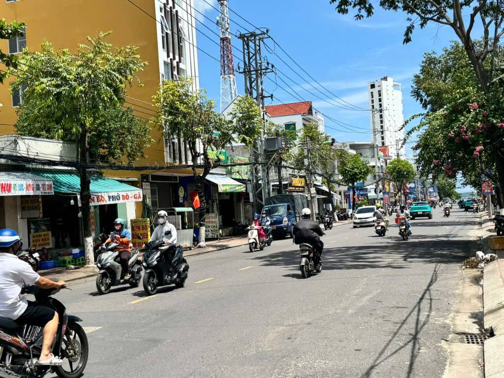 Bán nhà cấp 4 mặt tiền Điện Biên Phủ, cách biển Ba Làng 400m