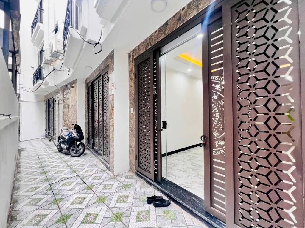 Bán nhà mới phân lô phố Giảng Võ, 30m², gần chợ Thành Công, ngõ rộng thoáng, sổ đỏ, giá 7,98 tỷ