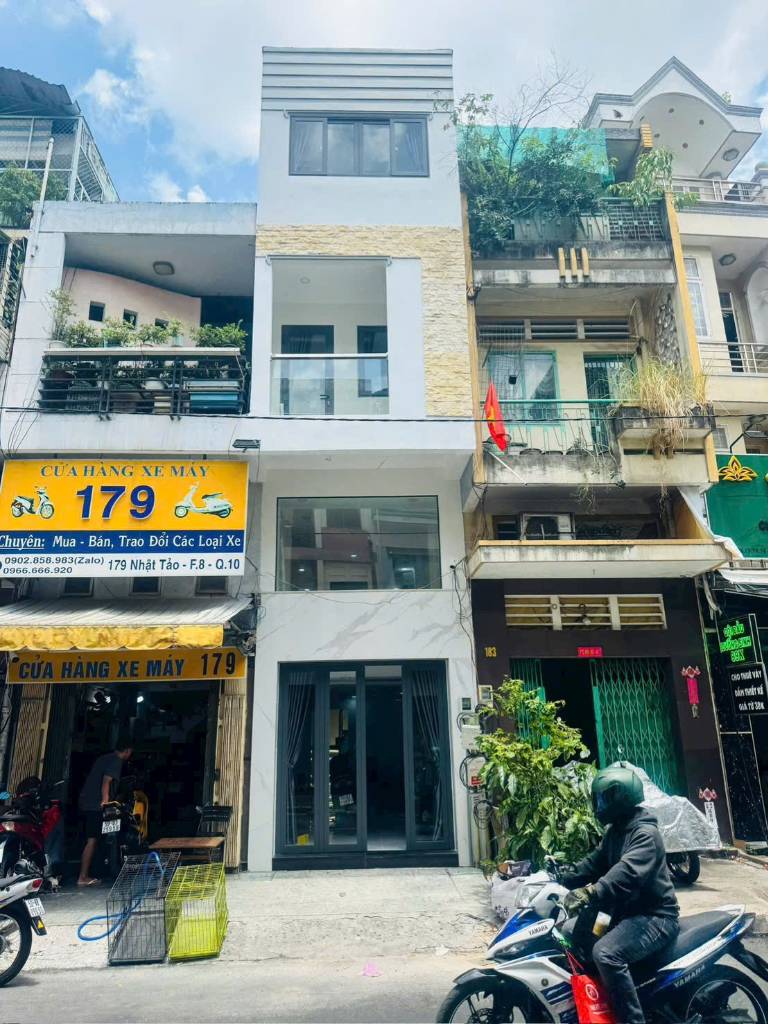 NHÀ MẶT TIỀN 181 NHẬT TẢO, QUẬN 10, 30M², 5 TẦNG, HOÀN CÔNG ĐỦ, CÔNG NHẬN TRÊN SỔ