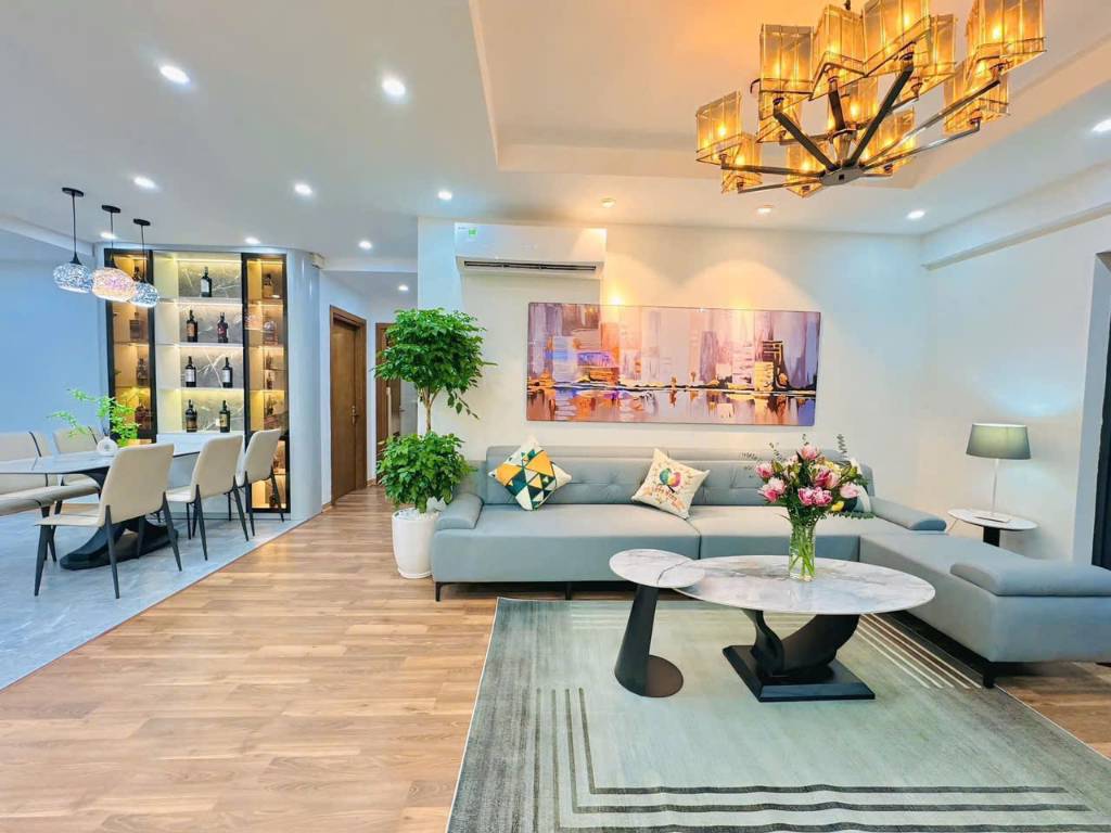 Cực Rẻ. Gia đình chuyển ở liền kề, cần bán nhanh căn hộ 2PN- 93m2 rộng rãi CC DISCOVERY CẦU GIẤY