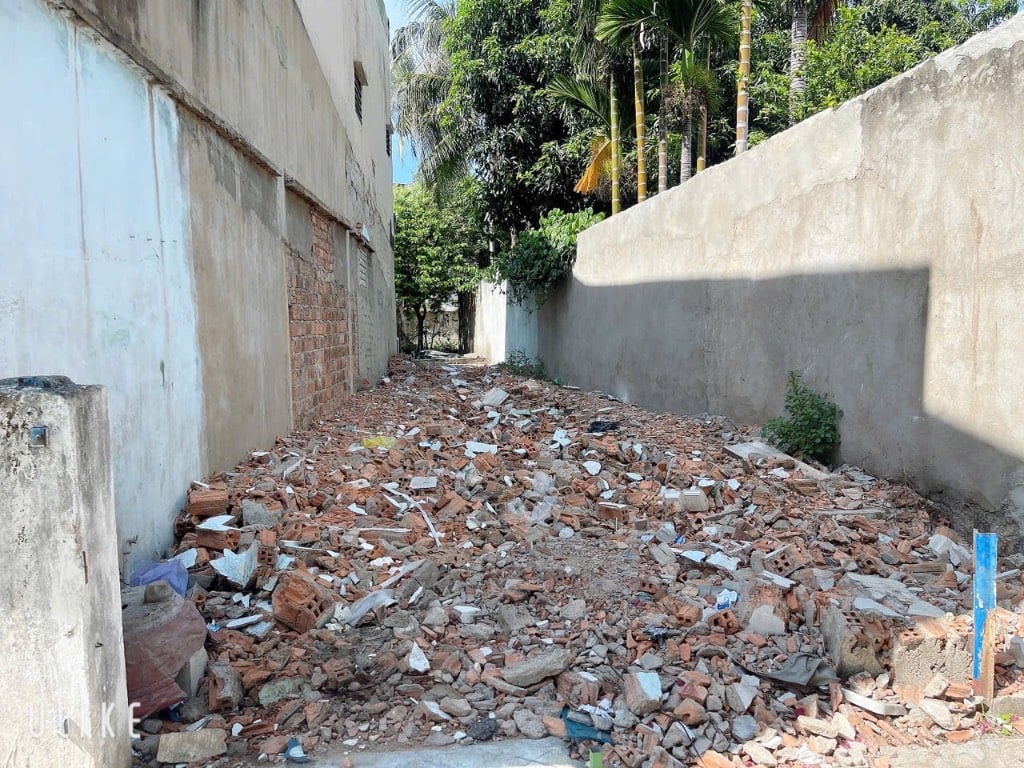 Bán đất cách đường 2/4 nha trang 20m , cách biển 1,5km có diện tích 116,9m2 ngang4,4m giá bán 3,6 tỷ