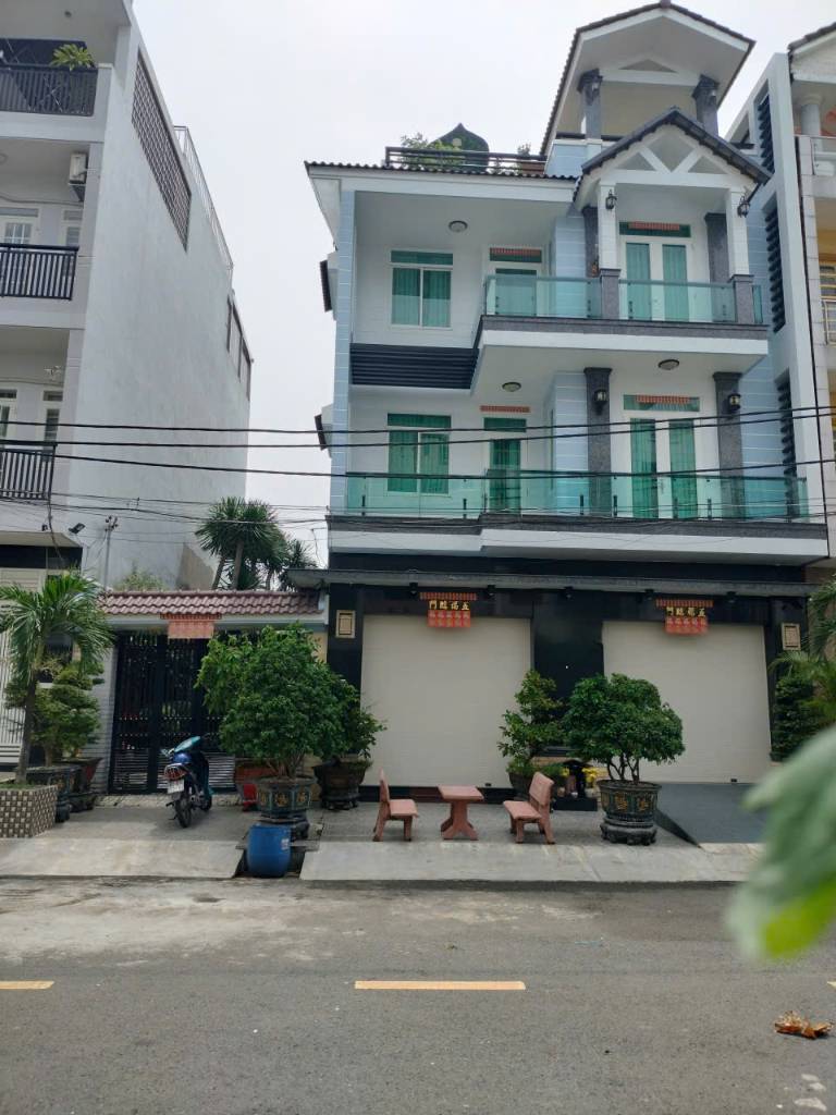 Bán biệt thự Quận 6, 4 tầng, ngang 12m, đường trước nhà 16m