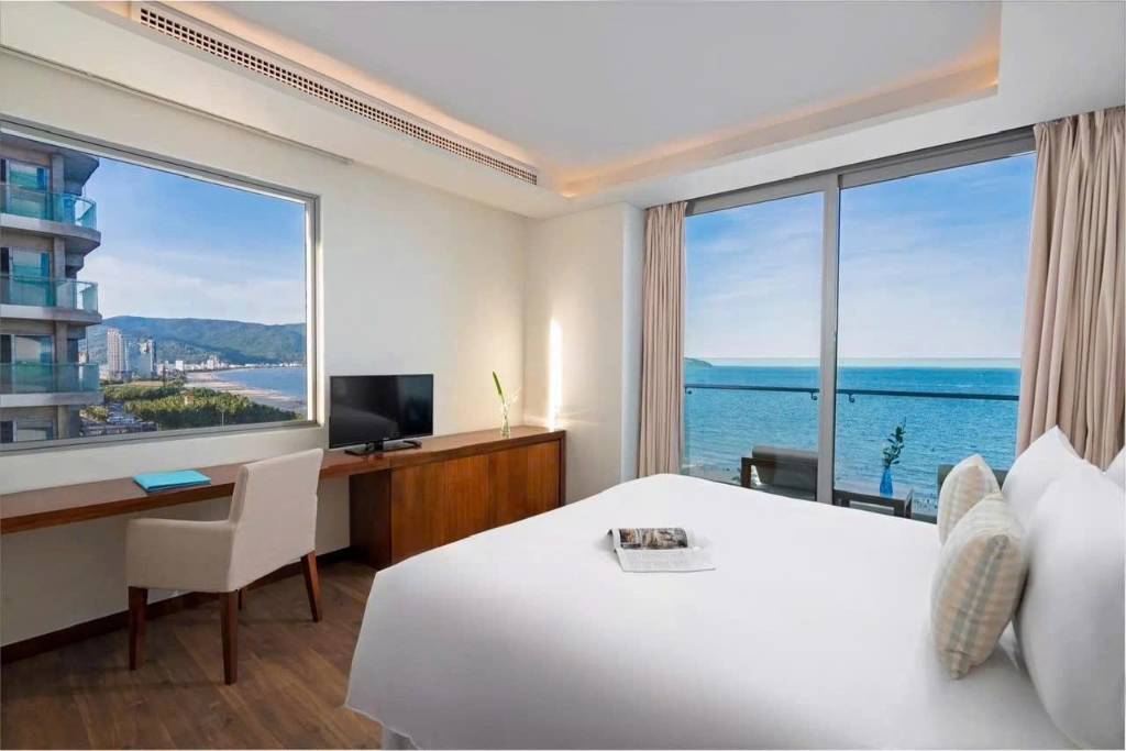 Bán gấp căn 2PN À La Carte view bao trọn biển Mỹ Khê ĐN, sẵn sổ hồng, giá rẻ hơn thị trường 300tr