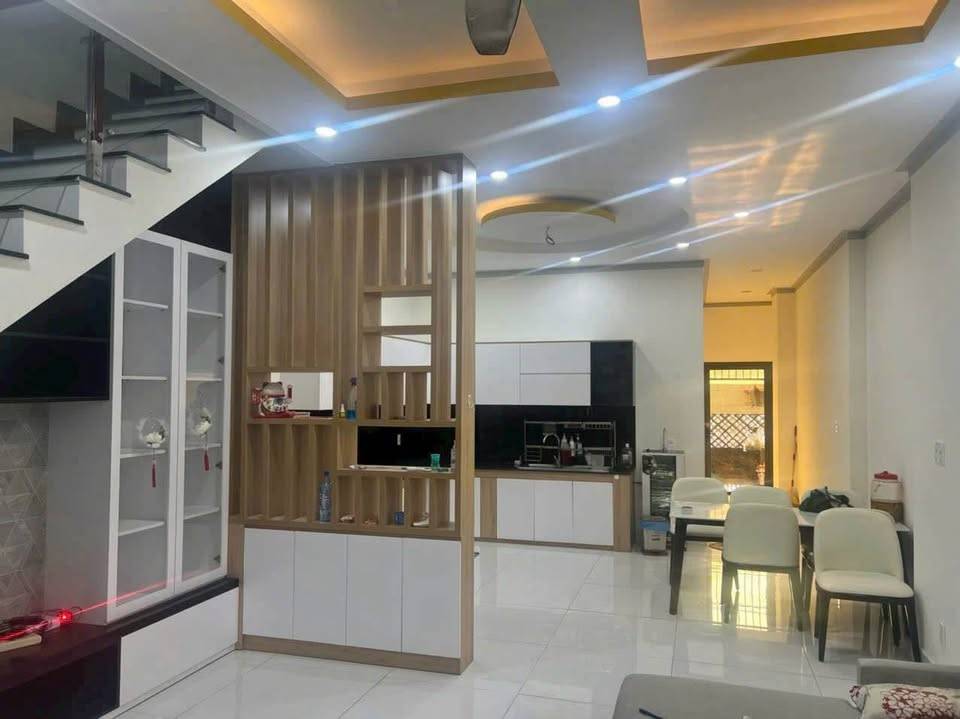 BÁN NHÀ TÂN BÌNH, DĨ AN, DT 110M2, 1 TRỆT 1 LẦU, FULL TIỆN ÍCH, SỔ HỒNG RIÊNG, GIÁ BÁN NGỘP, CÓ HỖ TRỢ VAY NHANH