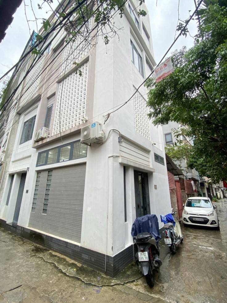 BÁN NHÀ LÔ GÓC PHỐ TRẠM, LONG BIÊN, 5 TẦNG, CƠ HỘI VÀNG CHO CUỘC SỐNG HOÀN HẢO CỦA VỢ CHỒNG TRẺ