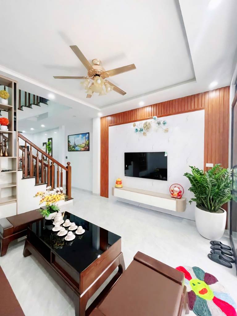 Bán nhà Hoàng Hoa Thám, ngõ ô tô thông, gần phố, dt 44m² x 5 tầng, giá hơn 14 tỷ