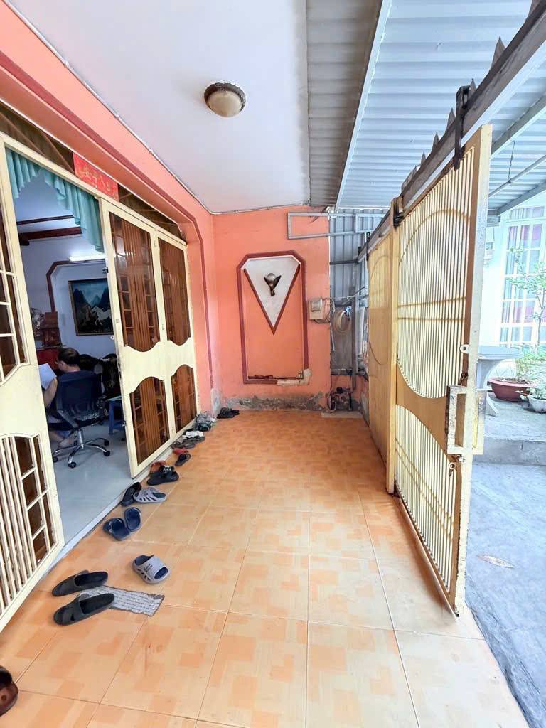 Cần bán nhà Nguyễn Văn Quỳ Quận 7, dt 100m2 (7.5x14.5m), tiện ích đầy đủ, giá tốt