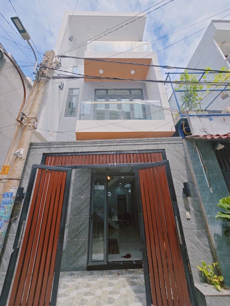 NHÀ MỚI 100% NGAY ĐH TÀI CHÍNH MARKETING – 3 TẦNG 3 PN - ĐẸP LONG LANH - HẺM XE HƠI – FULL TIỆN ÍCH