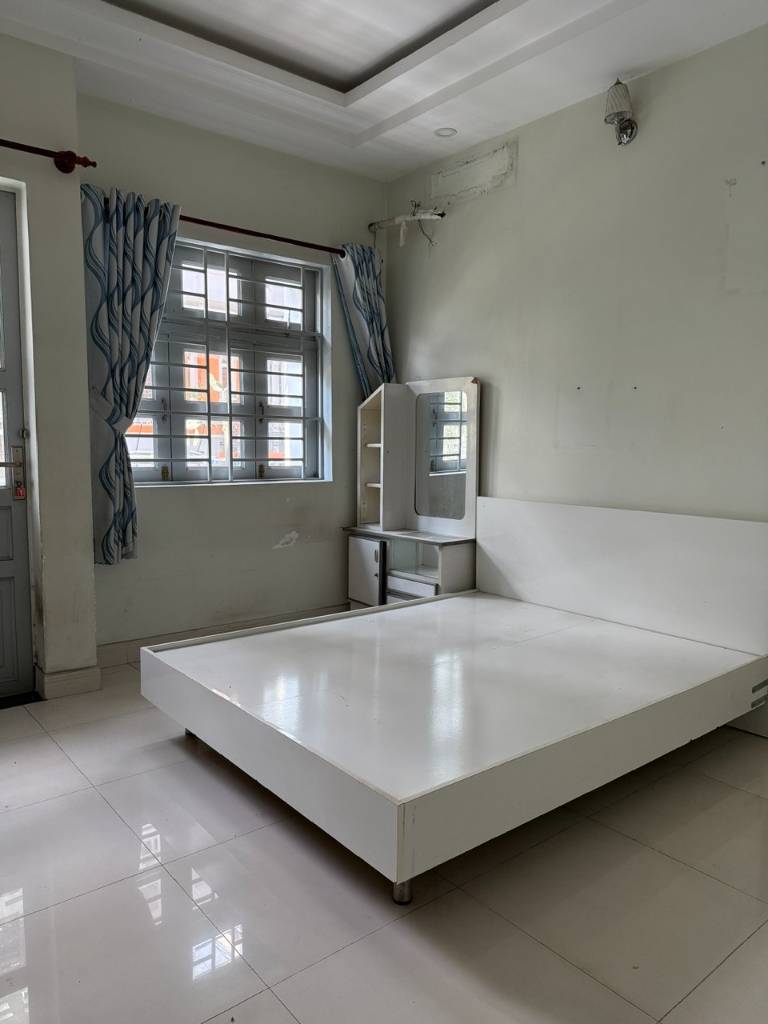 BÁN NHÀ LẠC LONG QUÂN, P5, Q11, HẺM XE HƠI, DT 44M², NHÀ 5 TẦNG, 5PN, GIÁ CHỈ 9 TỶ TL