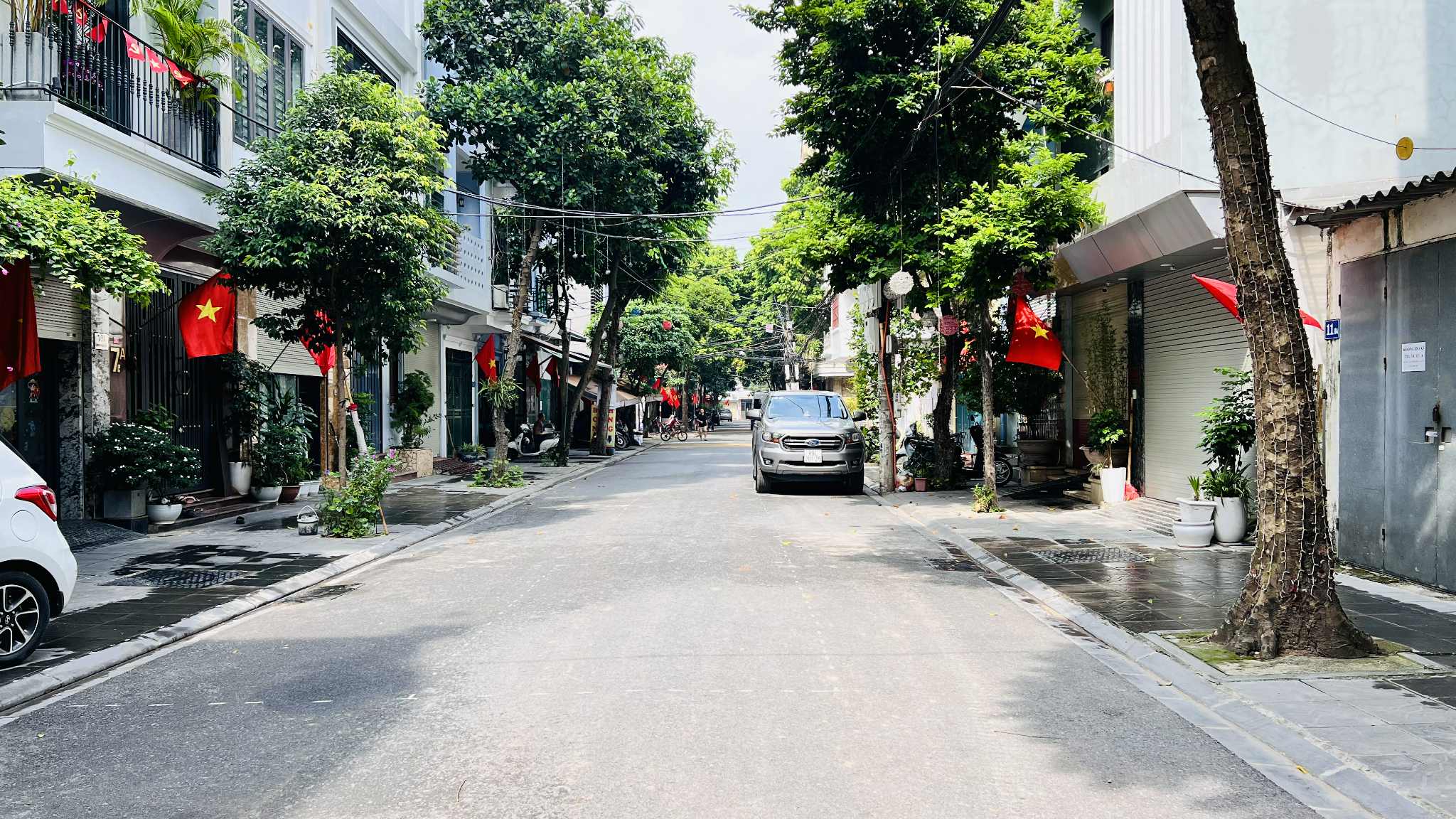 Bán đất Nguyễn Sơn, Long Biên, 2 mặt thoáng, 76m, mặt tiền 7,6m, phân lô, vỉa hè, ôtô tránh