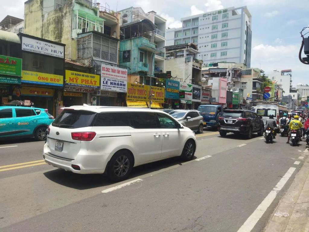 Bán nhà MT Phan Đình Phùng, Phú Nhuận, khu vực sầm uất, dt 117m2, giá 27 tỷ