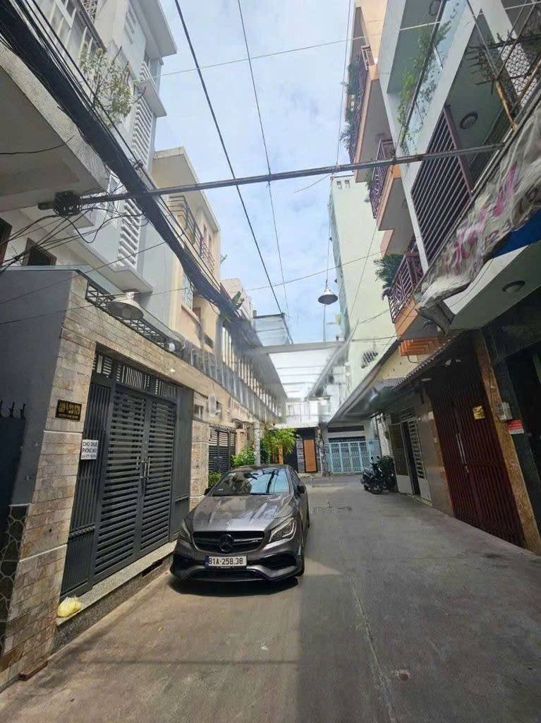 Bán nhà HXH Huỳnh Văn Bánh, 1 trệt 3 lầu, diện tích 86m², khai thác dòng tiền tốt