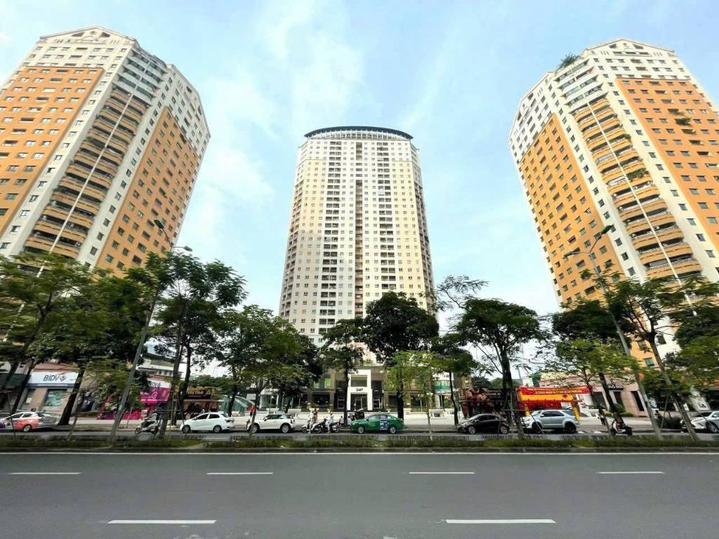 Bán căn hộ tòa 24T trung tâm phố Hoàng Đạo Thúy, Trung Hòa, dt 122m2