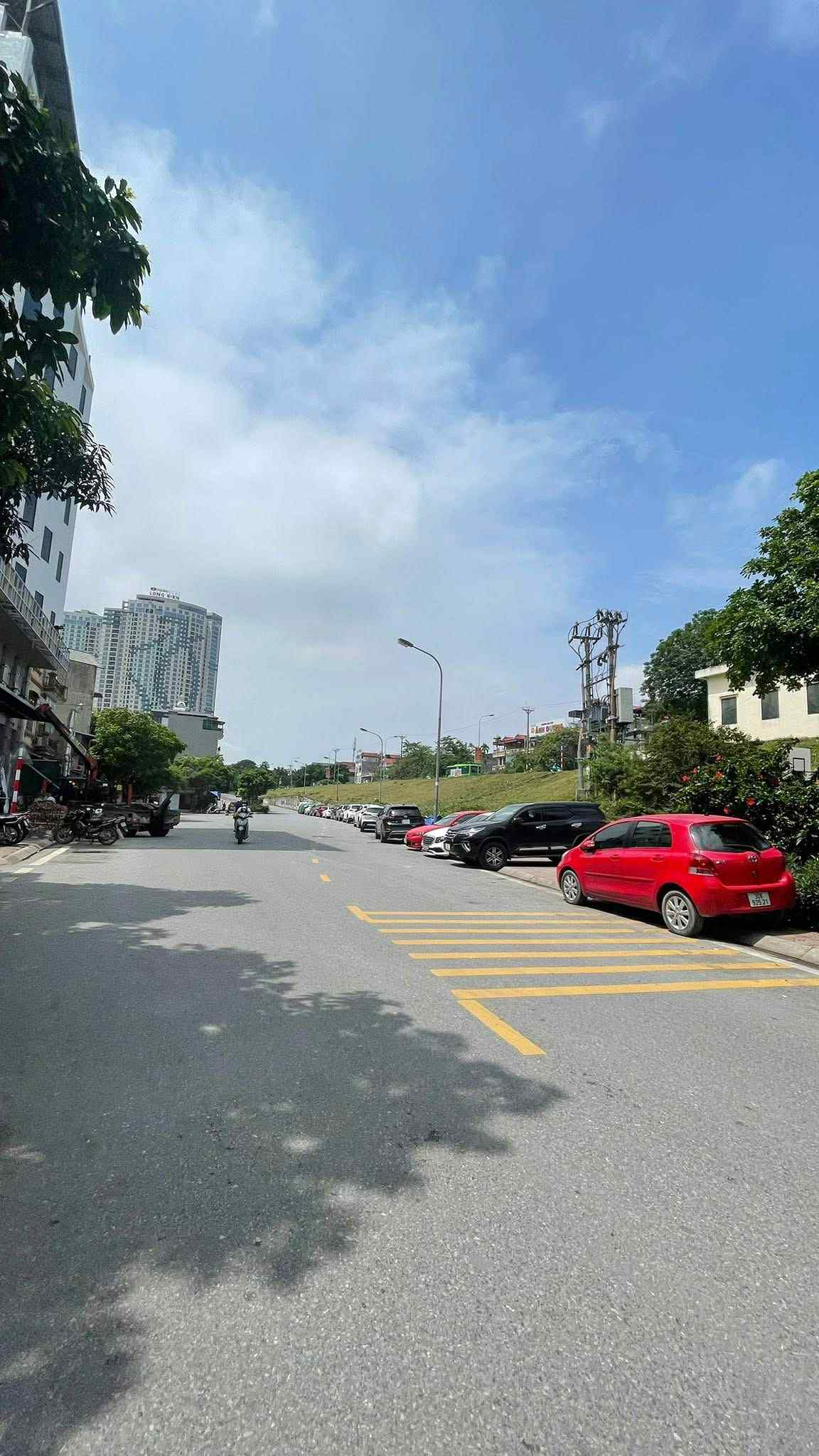 Bán nhà Ngọc Thụy, Long Biên, 100m², 5 tầng, MT 5m, ngõ thông, ô tô đỗ cửa