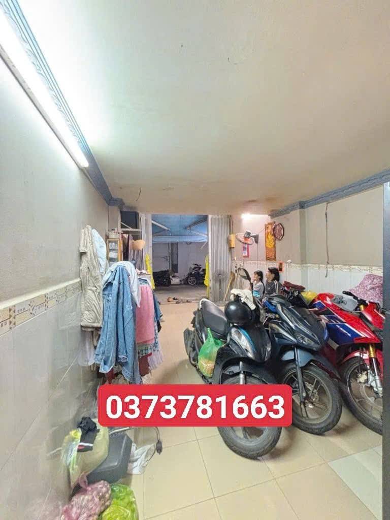 Bán nhà Tỉnh lộ 10 Bình Tân, cách Aeon 5p, 3 tầng, diện tích 40m², giá 3,65 tỷ