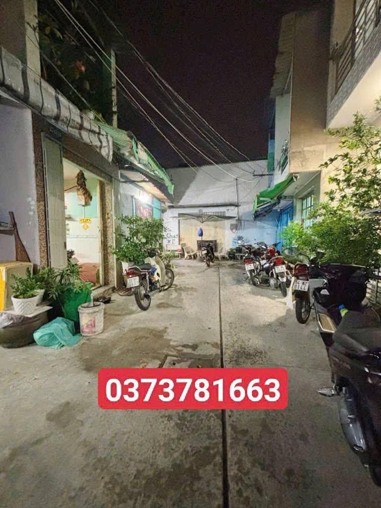 Bán nhà Tỉnh lộ 10 Bình Tân, cách Aeon 5p, 3 tầng, diện tích 40m², giá 3,65 tỷ