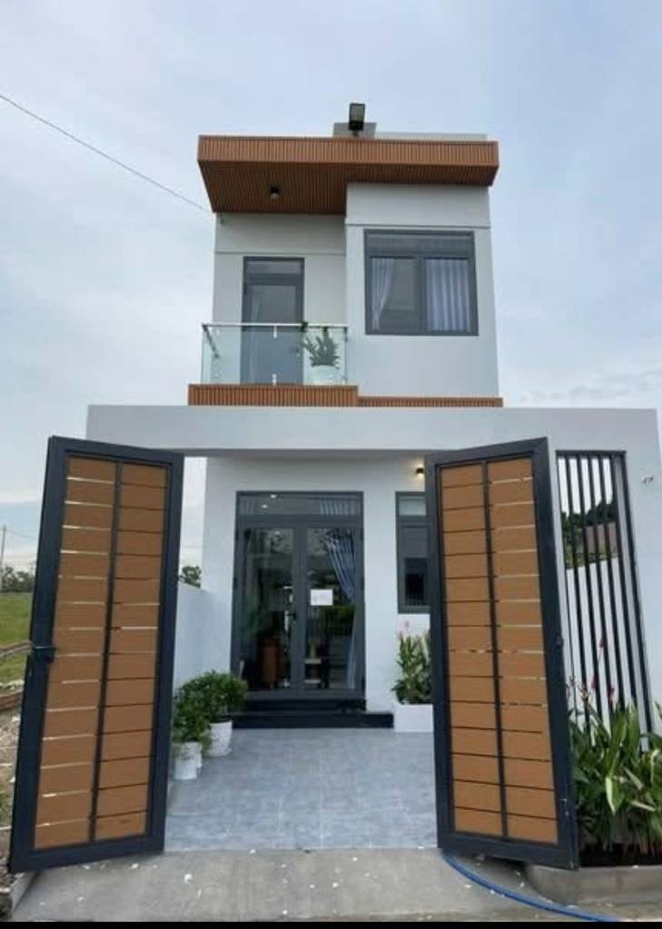 Bán nhà phường Tương Bình Hiệp, Thủ Dầu Một, tiện ích đầy đủ, ở ngay, giá 2,5 tỷ, SHR