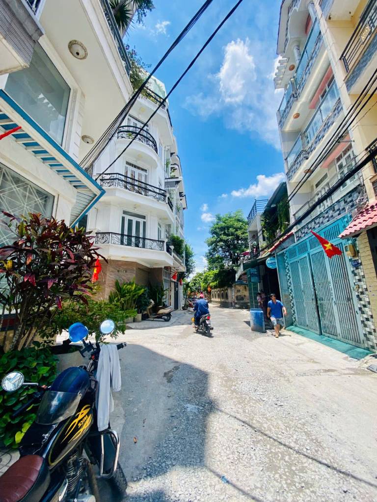 Bán nhà đường Tân Trụ, Tân Bình, 73m2, hẻm 8m, gần sân bay, giá 9.9 tỷ