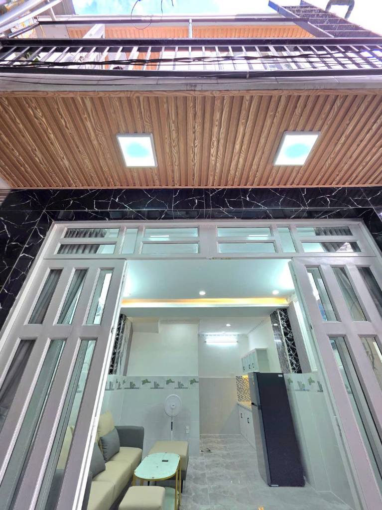 BÁN NHÀ ĐẸP - MỚI HOÀN THIỆN - GIÁP QUẬN 7