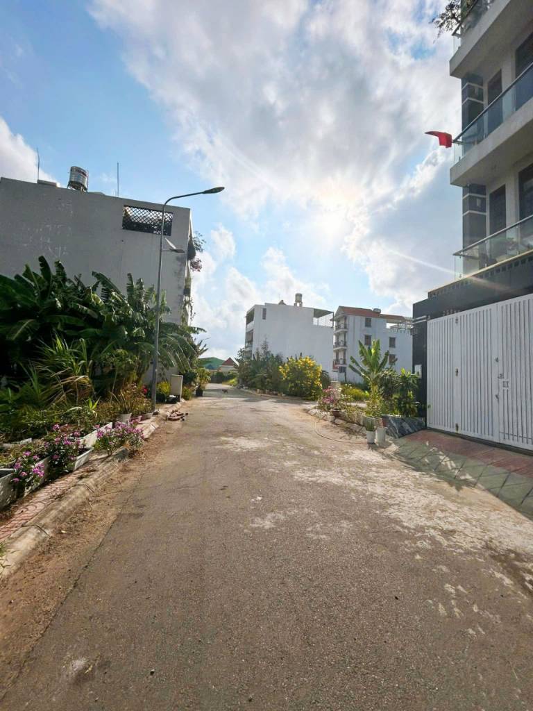 CẦN BÁN 117,5M2 ĐẤT THỔ CƯ ĐƯỜNG NHỰA XE TẢI - GIÁ: 4TY6