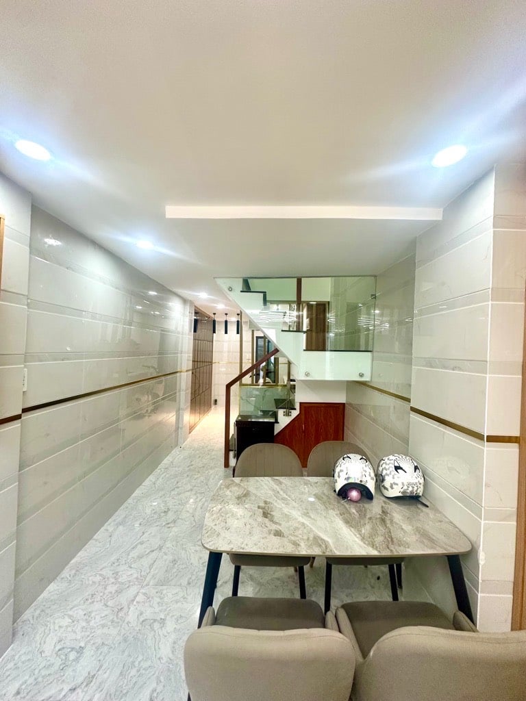 Bán nhà Hồng Bàng, Quận 11, nhà mới BTCT 2 tầng, DT 40m², giáp Q6, SHR, giá nhỉnh 3 tỷ