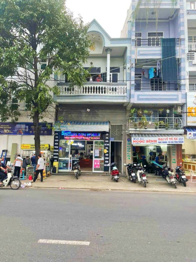 Bán nhà 2 tầng mặt tiền đường 2/4, sát phường Vĩnh Hải cũ, kinh doanh sầm uất