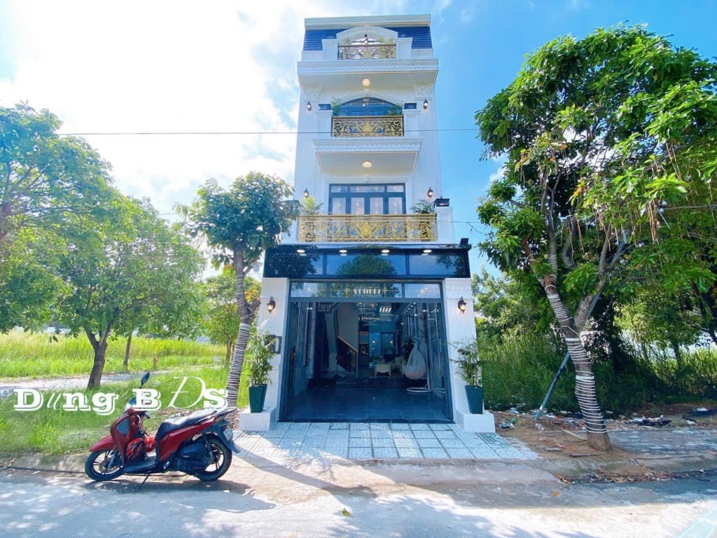 Bán nhà Huỳnh Tấn Phát, Nhà Bè, nhà đẹp trục chính khu dân cư, đường 10m, full nội thất cao cấp
