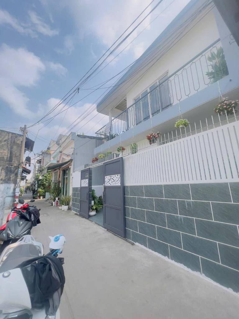 Bán nhà Tân Phú, nhà đẹp mới xây 2 tầng, ngang bề thế 9m duy nhất