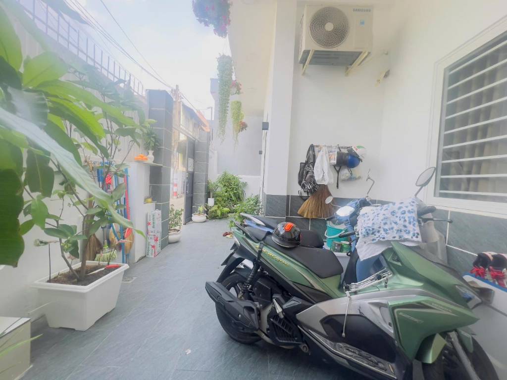 Bán nhà Tân Phú, nhà đẹp mới xây 2 tầng, ngang bề thế 9m duy nhất