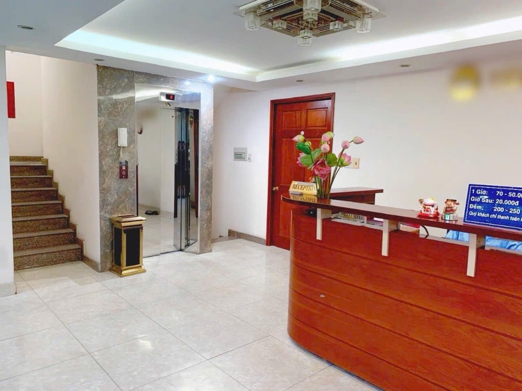 BÁN KHÁCH SẠN LÊ VĂN KHƯƠNG, QUẬN 12, 7 TẦNG ĐANG HOẠT ĐỘNG ỔN ĐỊNH
