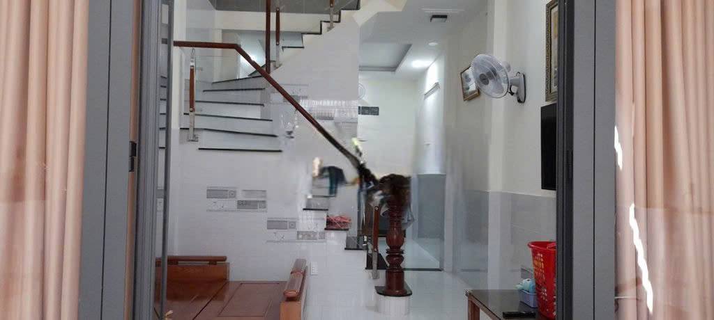 Nhà Lâm Văn Bền,  hẻm 1/, nhà đẹp kiêng cố có sân 54m2