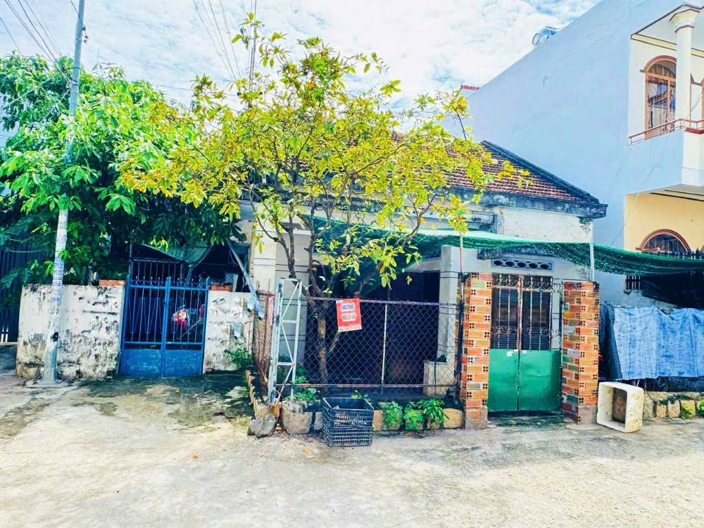 Bán nhà hẻm ô tô Đặng Tất, qua Bắc Sơn, ra biển Hòn Chồng 550m