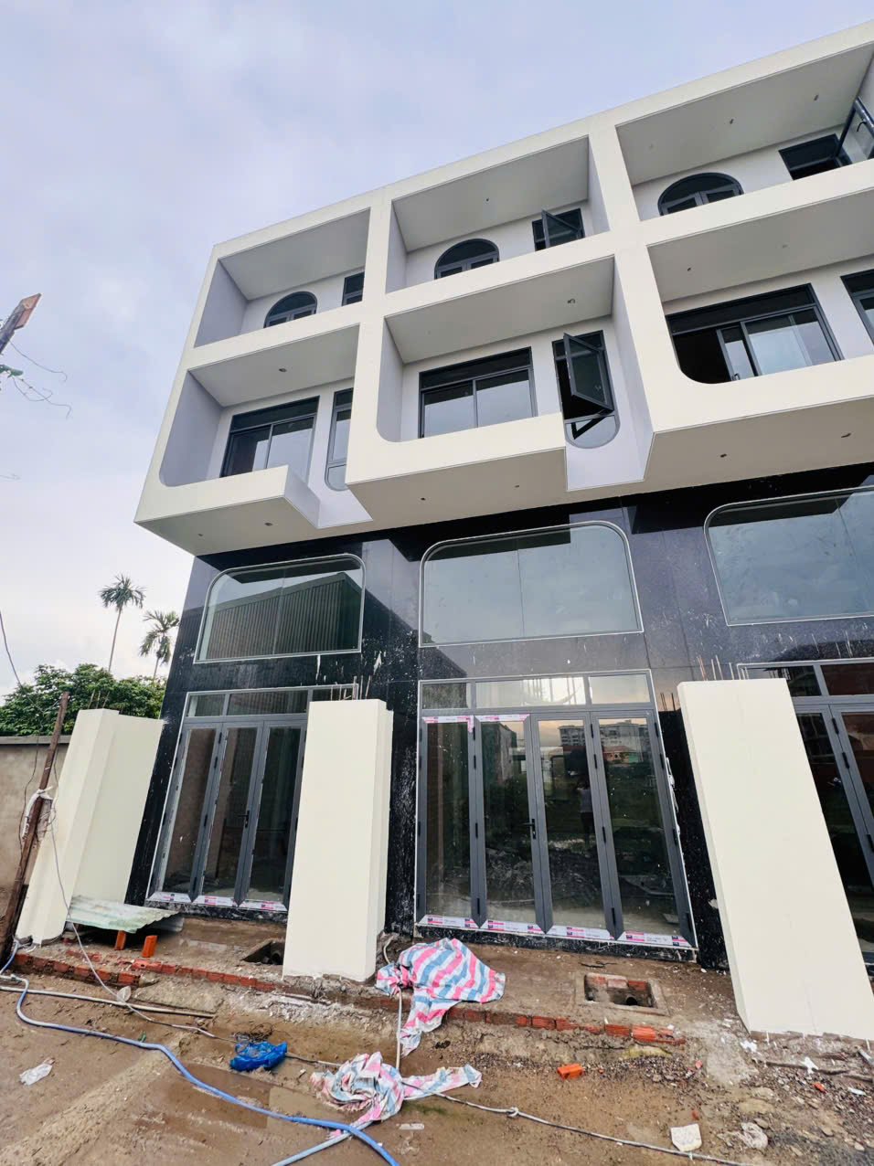 NHÀ LIỀN KỀ SHR NGÔ CHÍ QUỐC, THỦ ĐỨC, CHỈ CÒN 2 CĂN CUỐI, HỖ TRỢ VAY 70%, GIÁ NHỈNH 4 TỶ