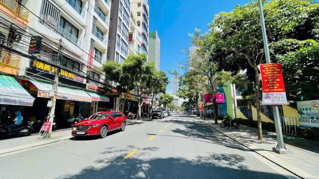 Bán tòa khách sạn Hoàng Hoa Thám, 6,5 tầng siêu mê, ra biển Trần Phú 250m