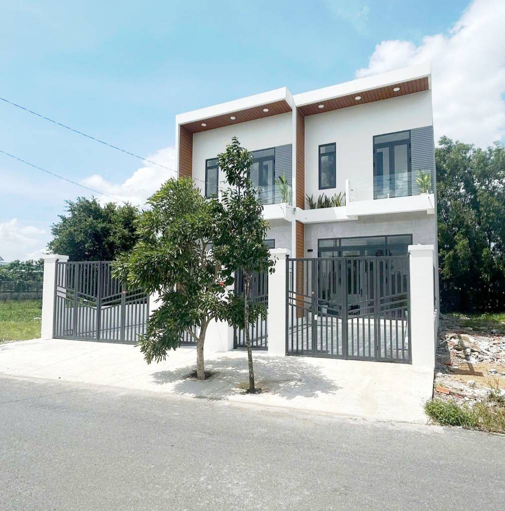 NHÀ PHỐ 3 PHÒNG NGỦ, mặt tiền đường KHU DÂN CƯ MỚI CẦN ĐƯỚC - 1,5 tỷ
