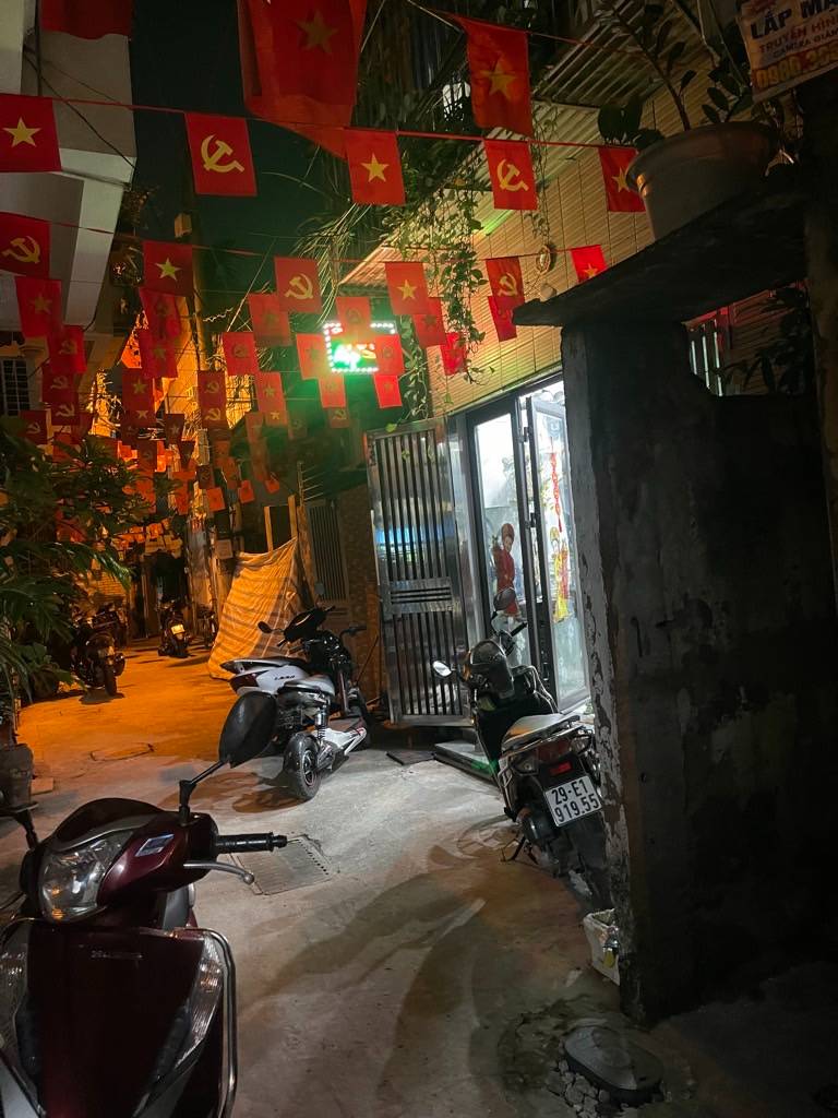 Bán nhà ngõ 13 Lĩnh Nam, Hoàng Mai, 2 tầng, dt 20m², ô tô tránh, giá chỉ 920 triệu