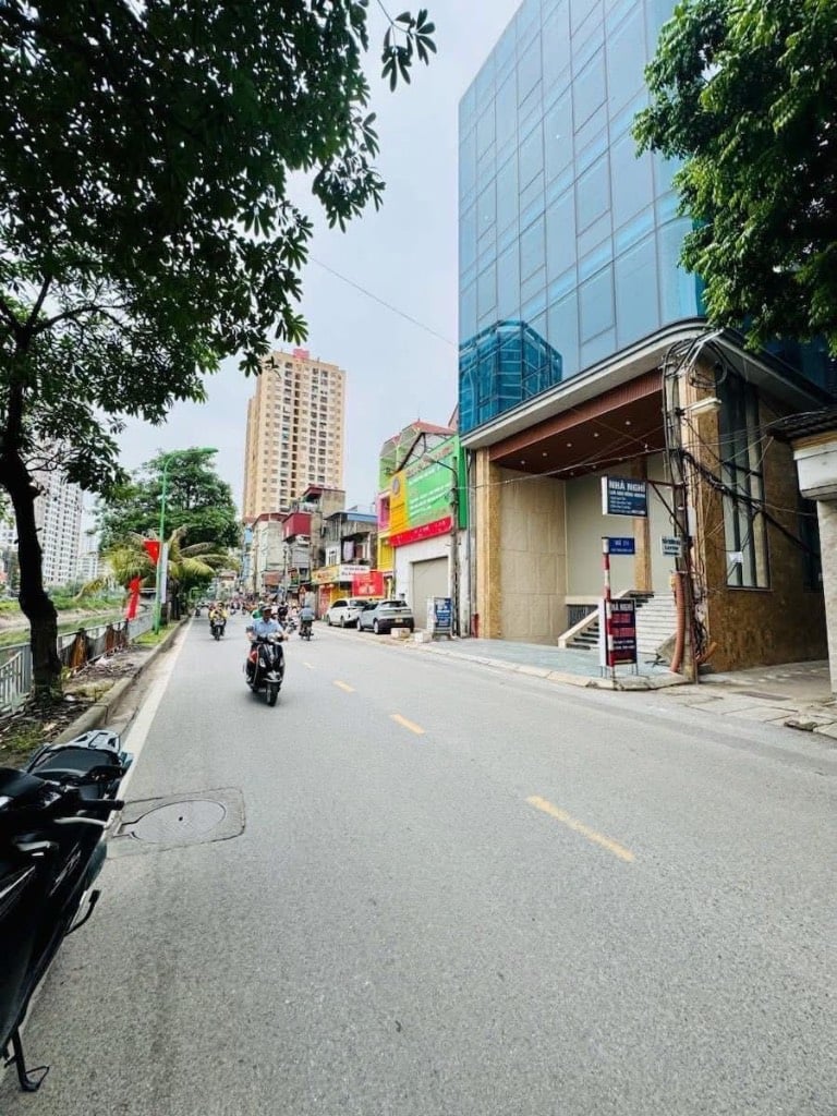 Bán nhà Trịnh Đình Cửu, Hoàng Mai 180m x 9 tầng, mặt tiền 8.9m, giá 112 tỷ thương lượng