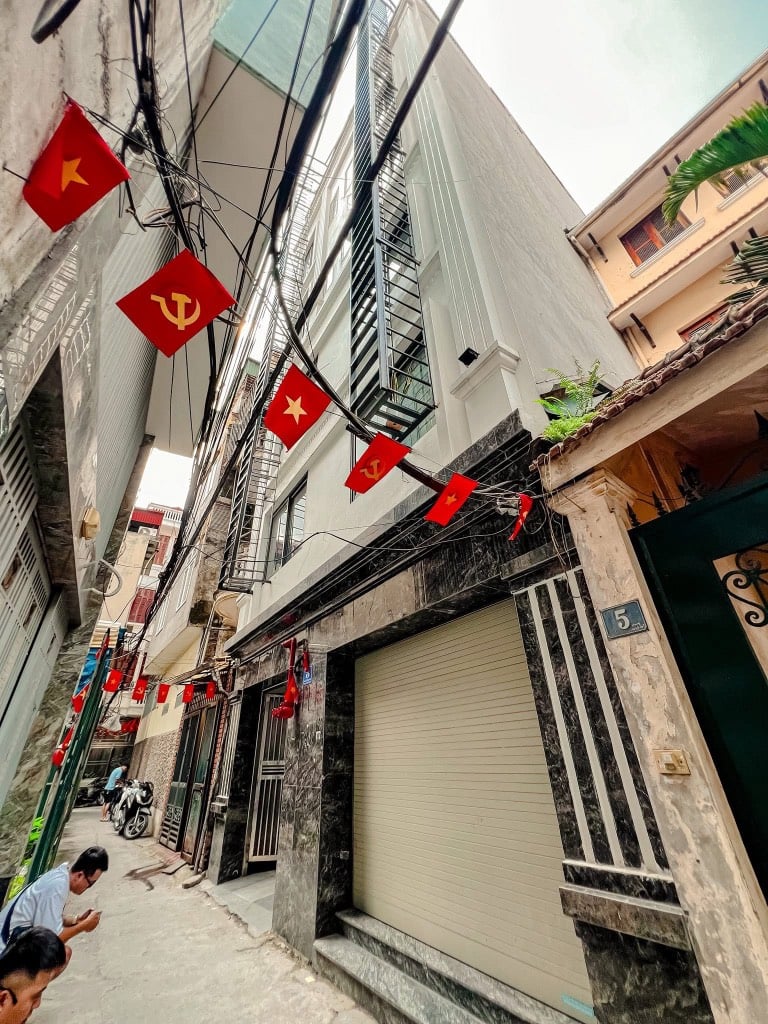 Bán CCMN Quan Hoa, Cầu Giấy, 126m x 7 tầng, mặt tiền 6.8m, giá 40.5 tỷ thương lượng