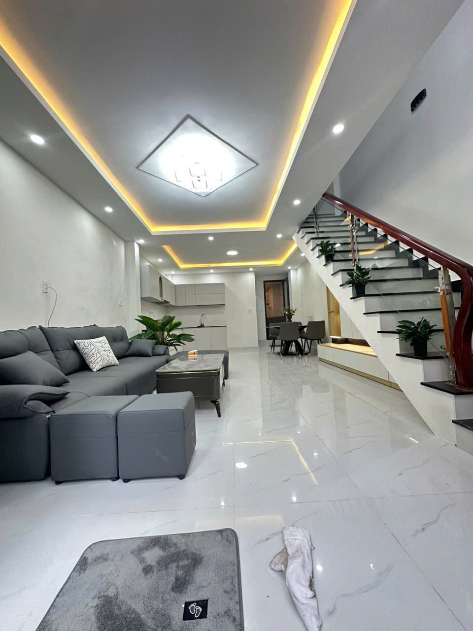 Bán nhà SRXD Đường 3/2, Đà Lạt, đã hoàn công, sau khách sạn Bông Hồng, giá 5,2 tỷ