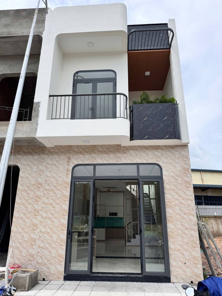 Bán nhà kdc P.Tân Hiệp, TP HCM, 1 trệt 1 lầu, 3pn 3wc, sổ riêng, hình thật 100%