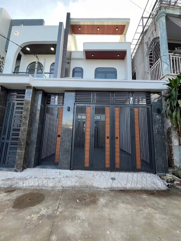 Bán nhà gần trung tâm y tế Dĩ An, Tân Đông Hiệp,150m2, shr, ở hoặc đầu tư, giá 2.15 tỷ