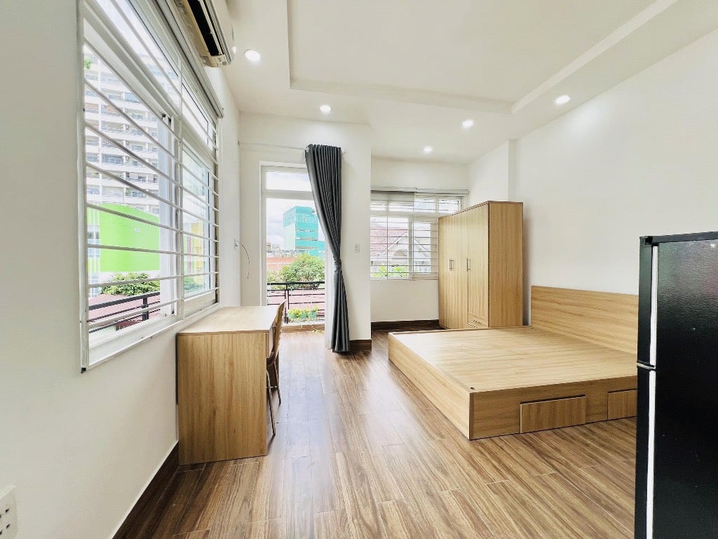 Cho thuê trọ XVNT, Bình Thạnh, tiện đi các quận, có ban công, giá 6,8 triệu/tháng