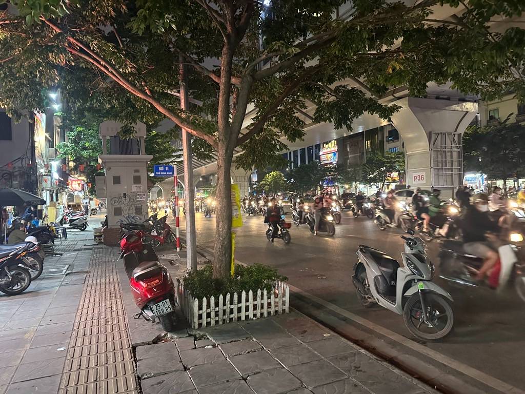 Bán đất MT Minh Khai, Hai Bà Trưng, tặng GPXD, 5 tầng thang máy. giá 15,9 tỷ