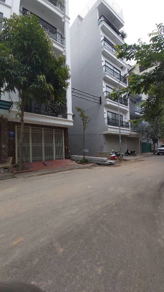 Bán CCMN 7T Liền Kề khu Đấu giá Mậu Lương, DT 60m2, cách sân bóng 30m. Giá 19.5 tỷ