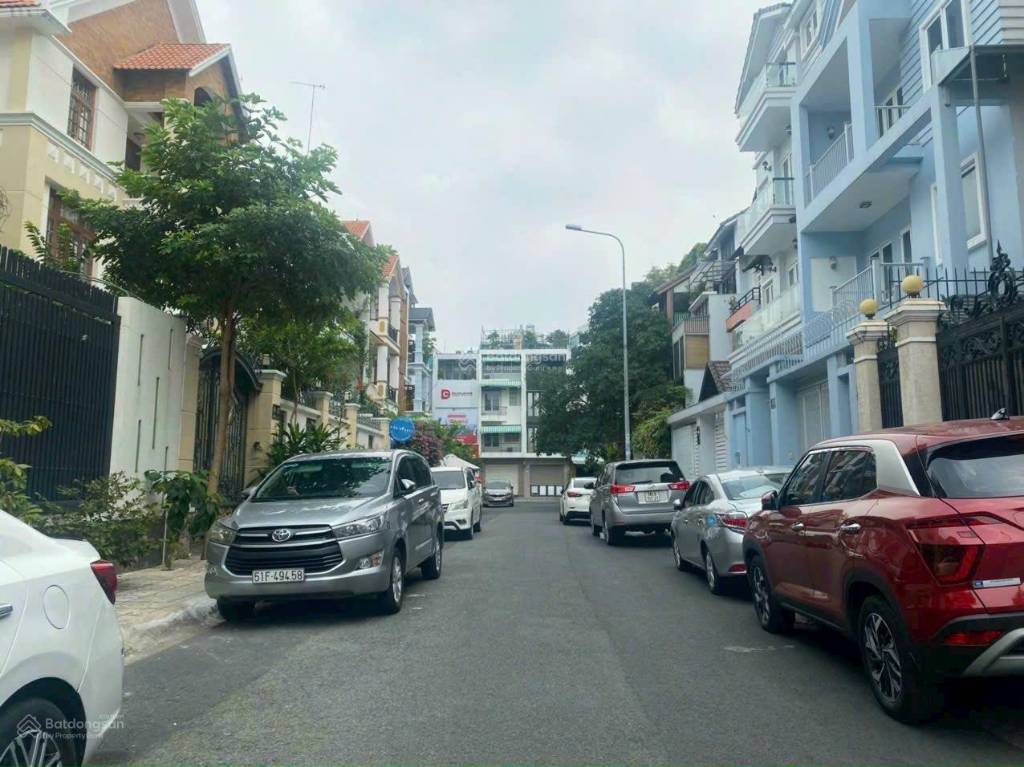 Bán nhà HXH Lê Quang Định, Bình Thạnh, dt 100m2, trệt 3 lầu sân thượng, giá 13,6 tỷ