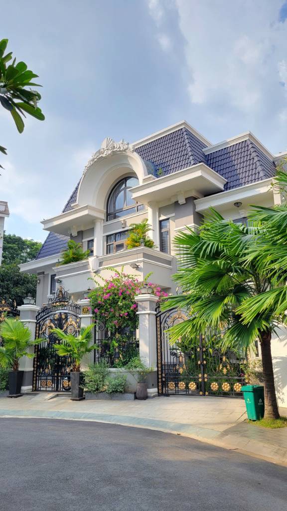 Bán villa compound Nguyễn Văn Hưởng, Thảo Điền, dt 22x15m, 3 tầng, giá 90 tỷ