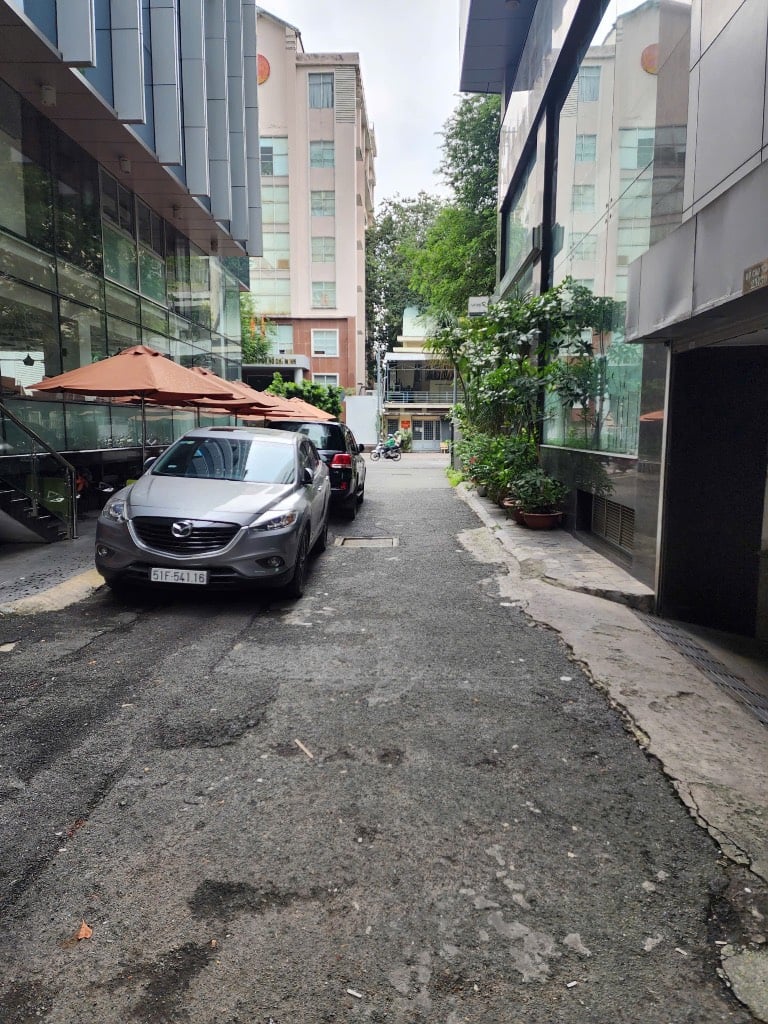 Cho thuê nhà nguyên căn Võ Văn Tần, Quận 3, 5m x 11m, giá 28triệu
